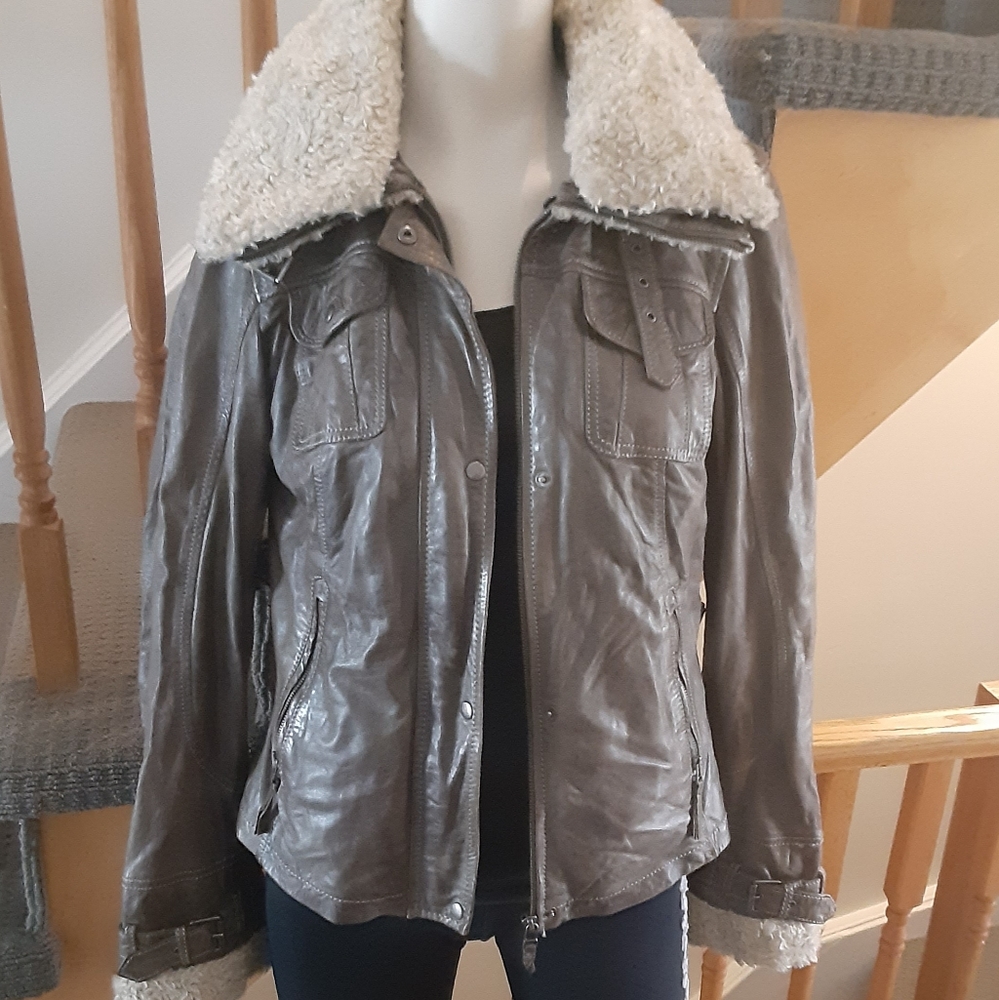 Danier Leather Bomber Jacket- Women's Size Small- Olive Green